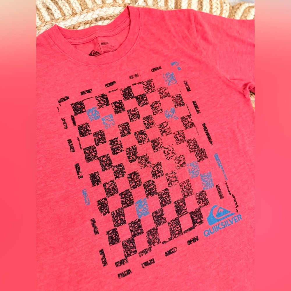 πΎ Quiksilver Redβ Short Sleeve Tee with Graphic Design